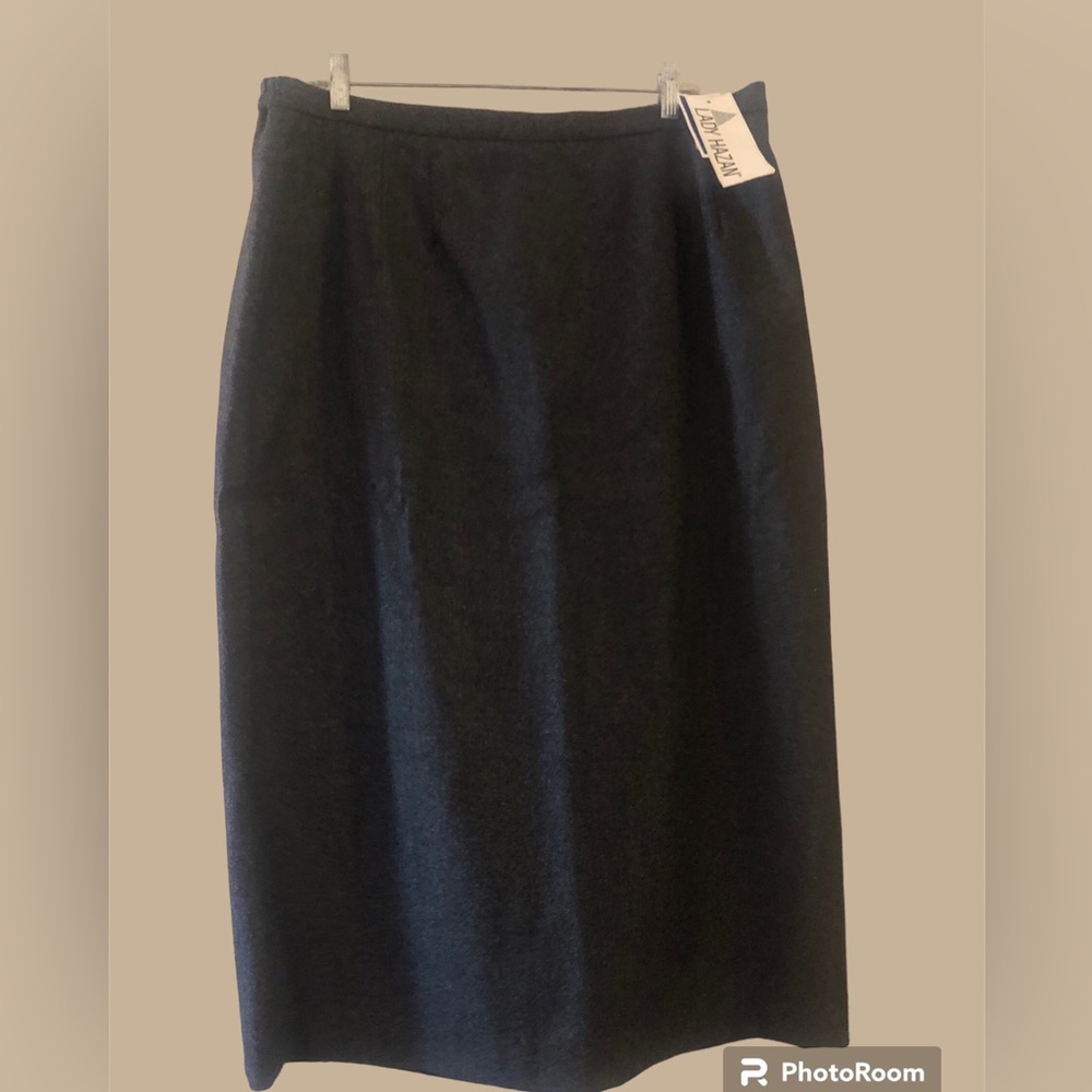 Lady Hasan Gray Wool Skirt with back split and elastic in waist/zipper. Size 18W